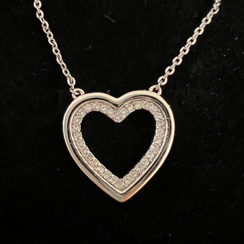 NIB Nic & Syd Graceful Heart Necklace Rhodium Plated Brass Crystals Gift… - Picture 4 of 10